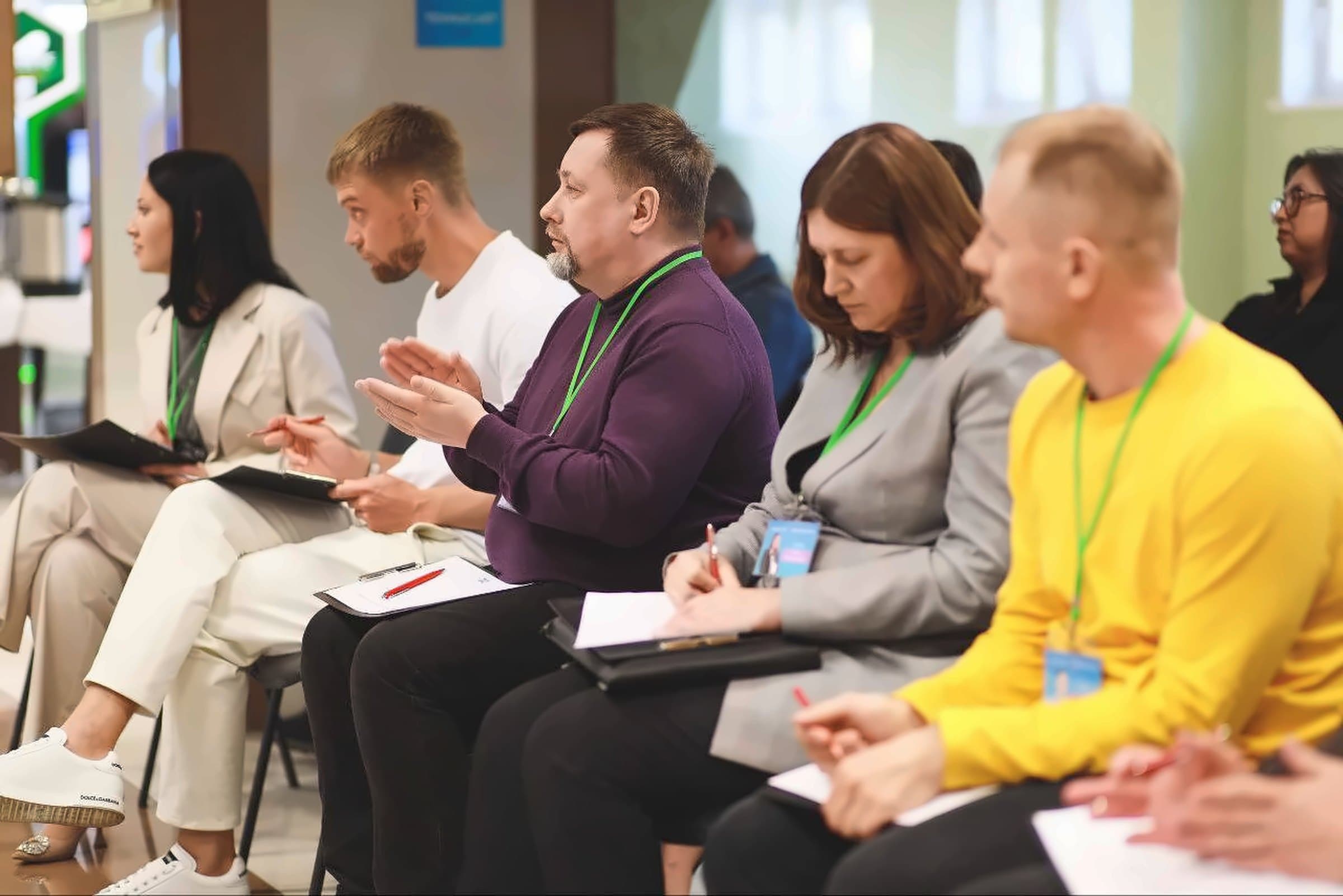 Экспертное жюри оценивает питчи на Венчурных играх в Кемеровской области